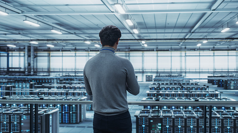 數據中心工程師的多維角色 從筆記本電腦到云端的全棧守護