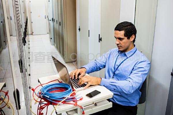 技術員如何高效執行筆記本電腦上的計算機網絡系統工程服務